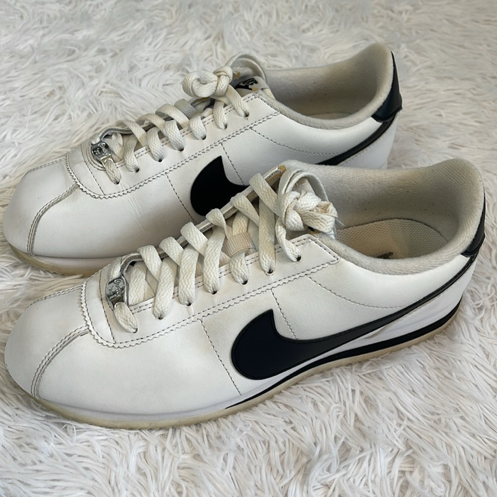 Nike White and Black Cortez 72 Sneakers Timeless Design MENS SIZE 8 - Picture 2 of 7